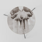 HANDS OF FATE Couchtisch Ø 60 cm