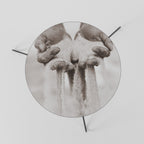 HANDS OF FATE Couchtisch Ø 60 cm