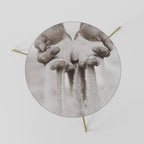 HANDS OF FATE Couchtisch Ø 60 cm