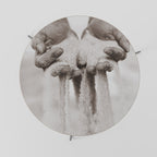 HANDS OF FATE Couchtisch Ø 69 cm