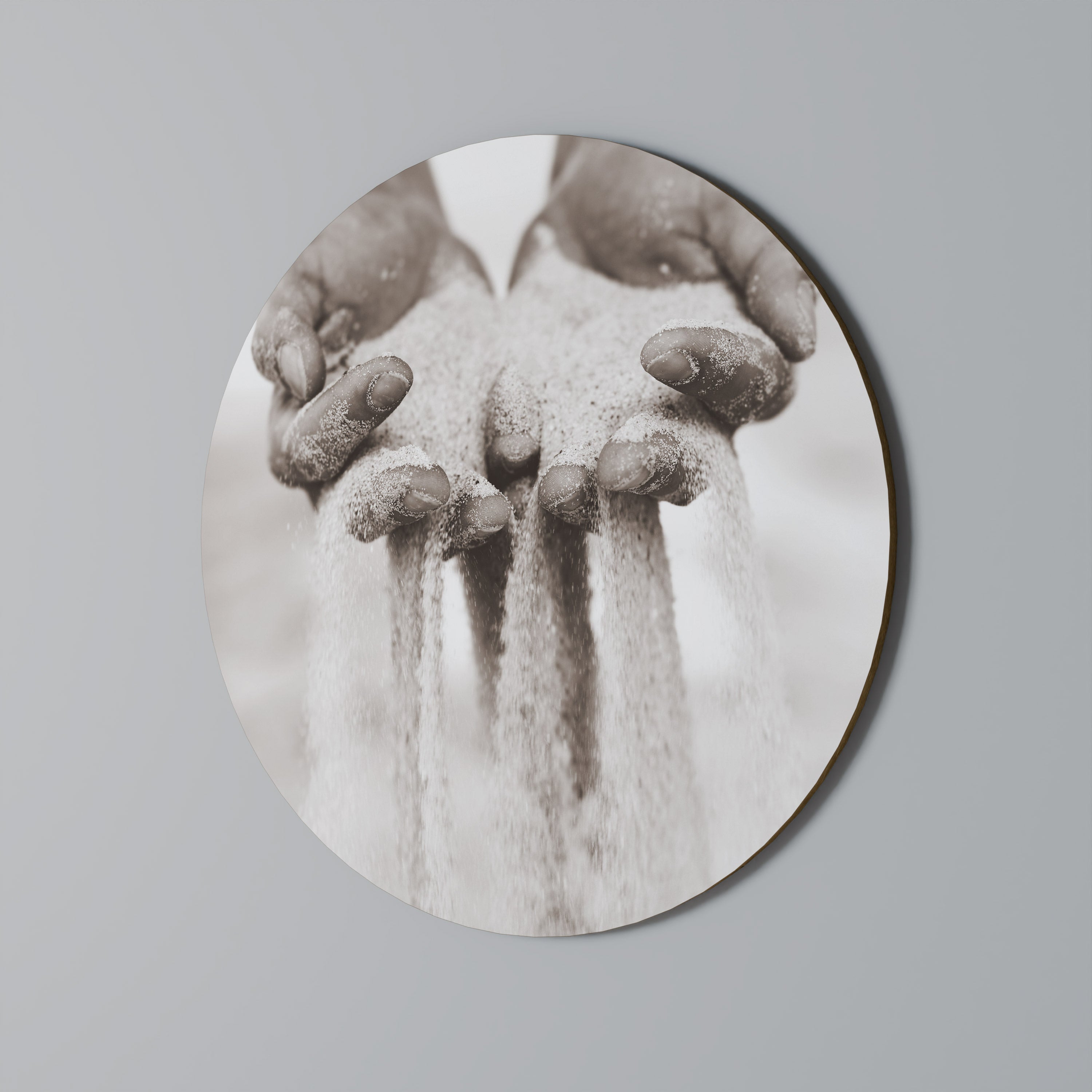 HANDS OF FATE Runde Wanddekoration Ø 69 cm