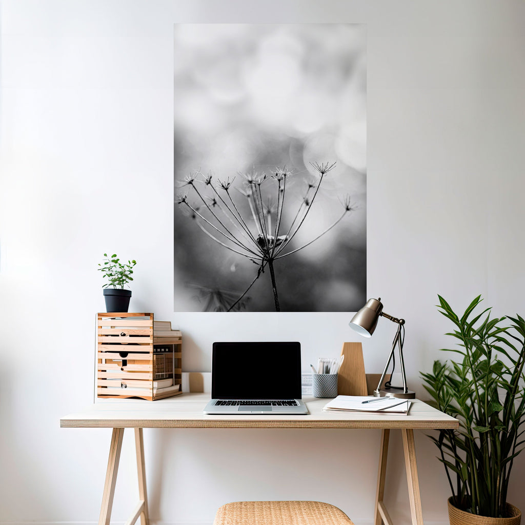 MINIMALIST BLOOM Vertikales Poster zum Abziehen und Aufkleben