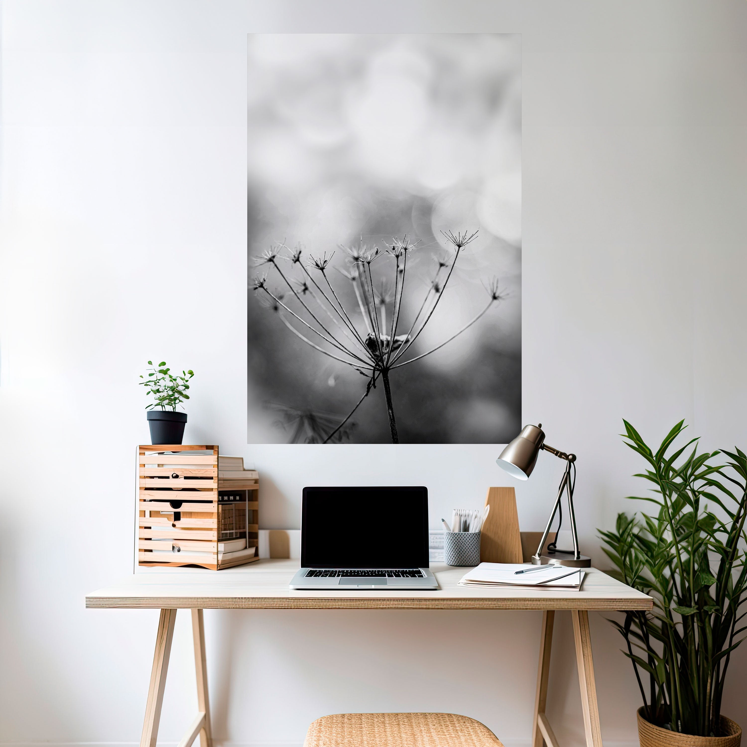 MINIMALIST BLOOM Vertikales Poster zum Abziehen und Aufkleben
