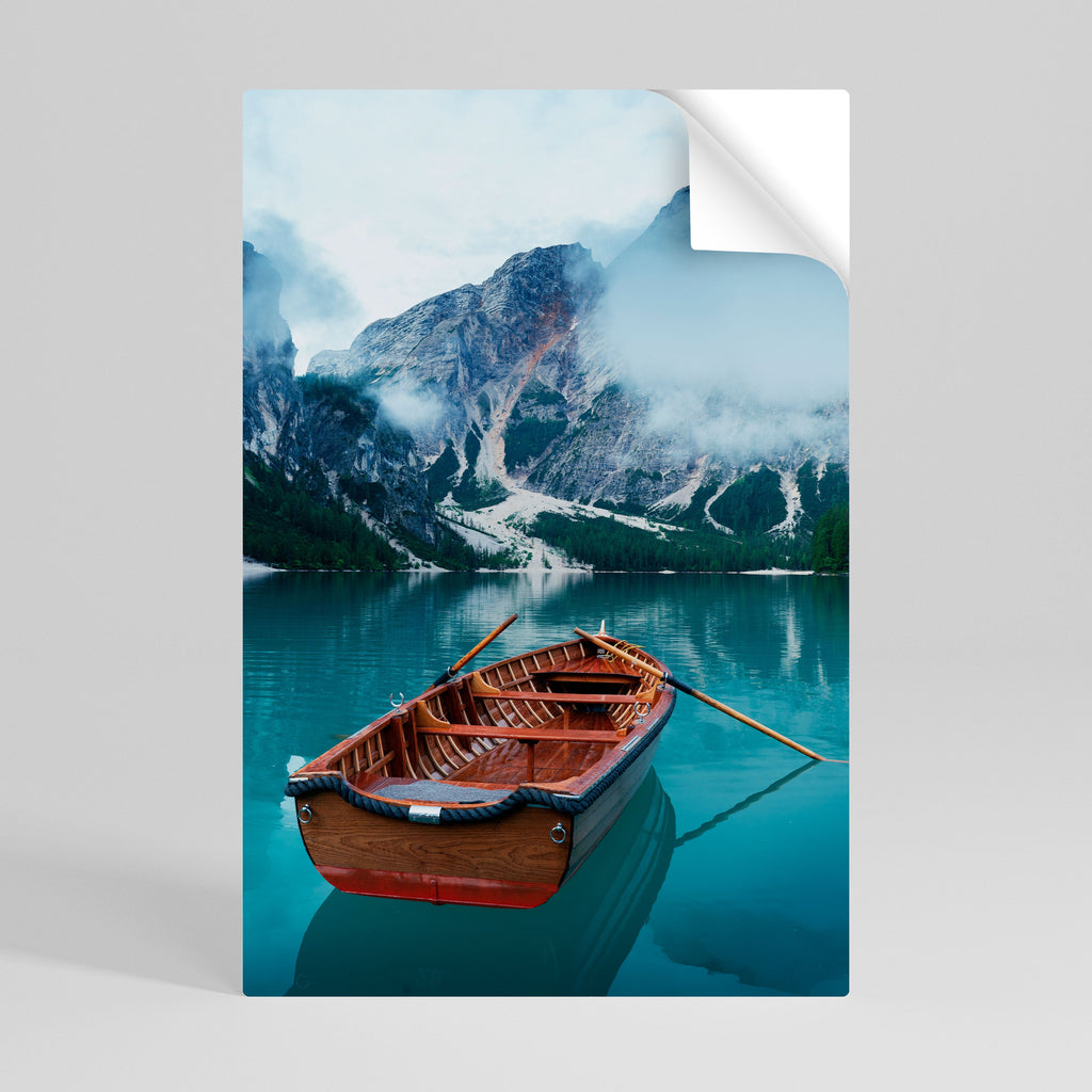FOGGY MOUNTAIN OASIS Vertikales Poster zum Abziehen und Aufkleben