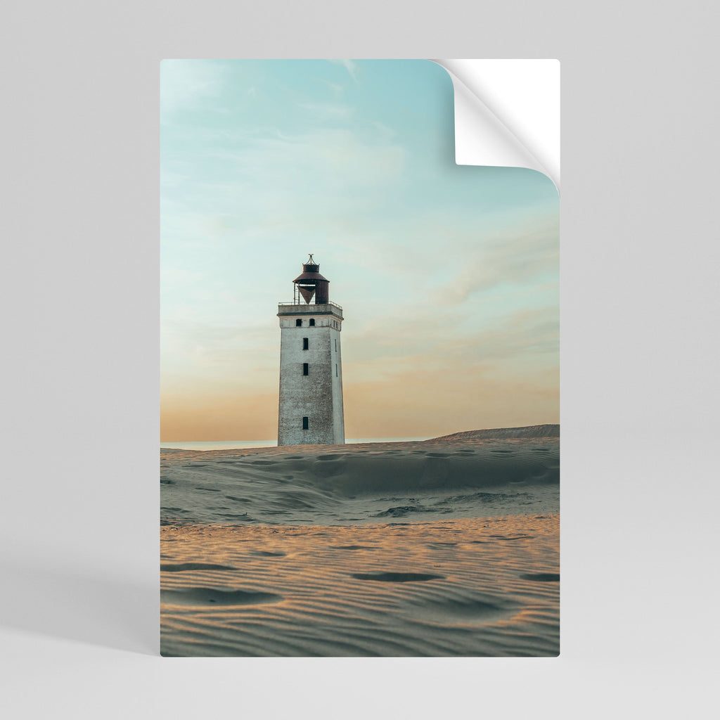 Leuchtturm in Limbo – Vertikales Poster zum Abziehen und Aufkleben
