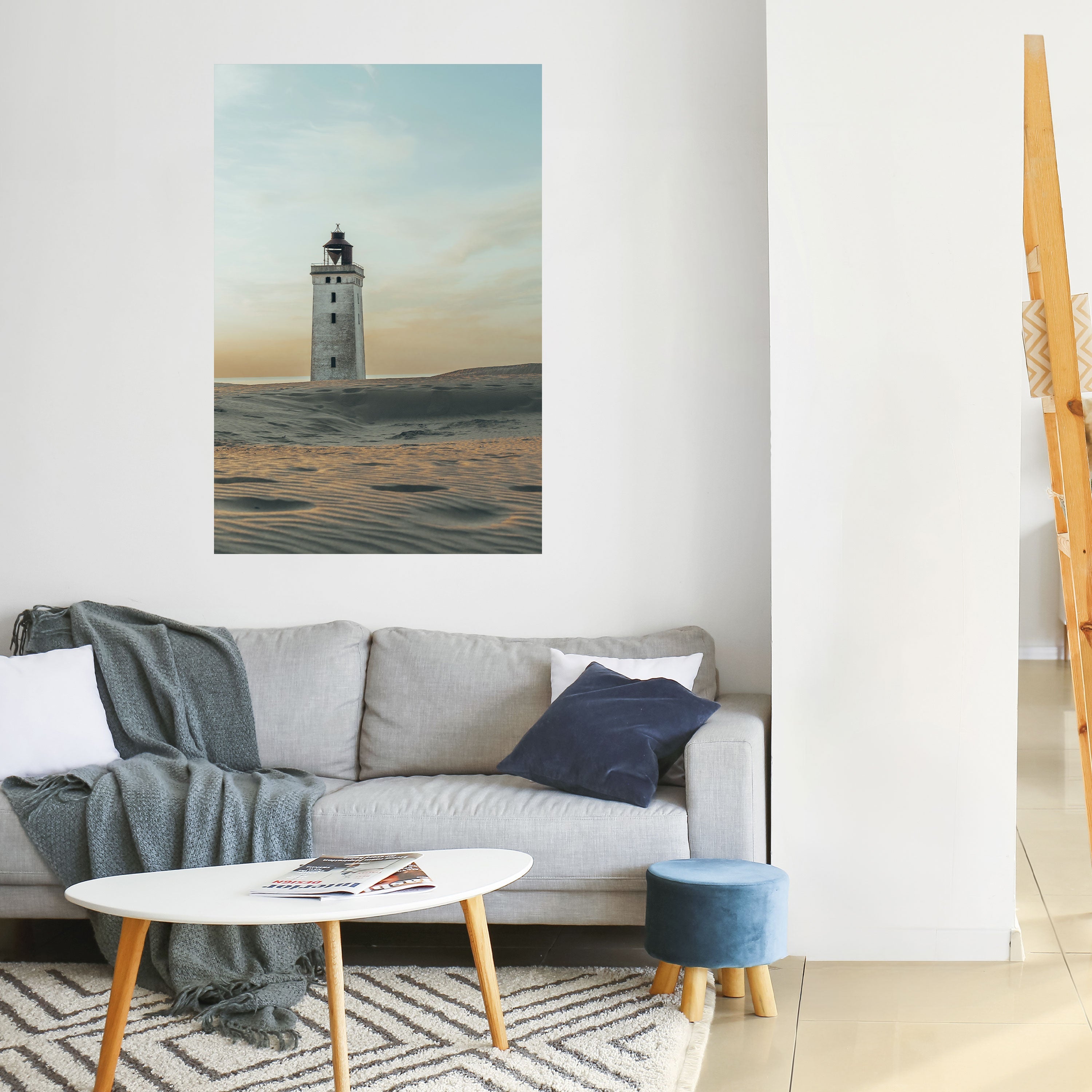 Leuchtturm in Limbo – Vertikales Poster zum Abziehen und Aufkleben
