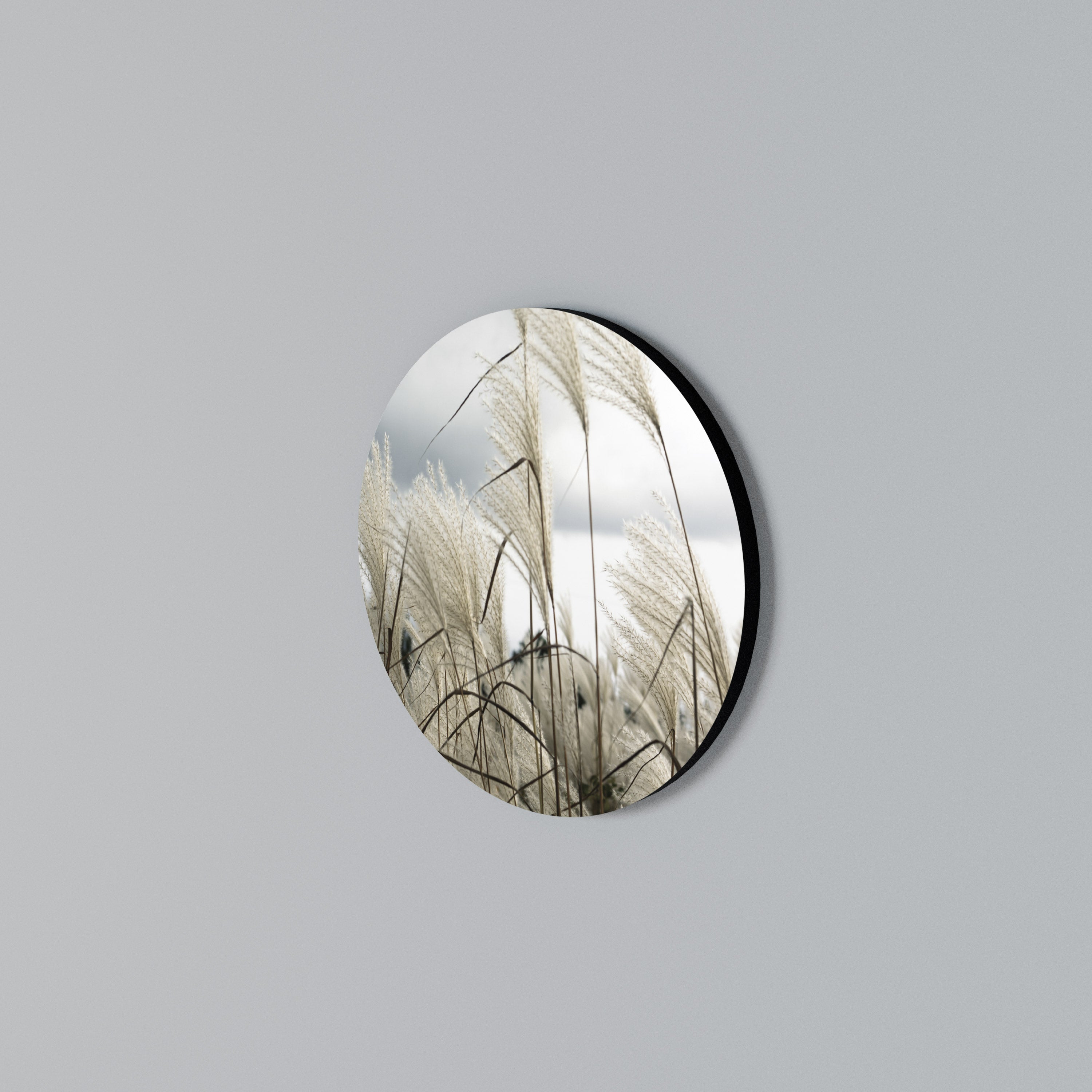 CLOUDS ABOVE GRASS Rundes Wandbild