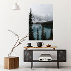 MISTY FOREST BOUNDARIES Selbstklebendes Poster - Hochformat