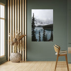 MISTY FOREST BOUNDARIES Selbstklebendes Poster - Hochformat