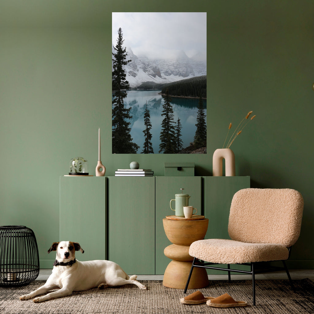 MISTY FOREST BOUNDARIES Vertikales Poster zum Abziehen und Aufkleben