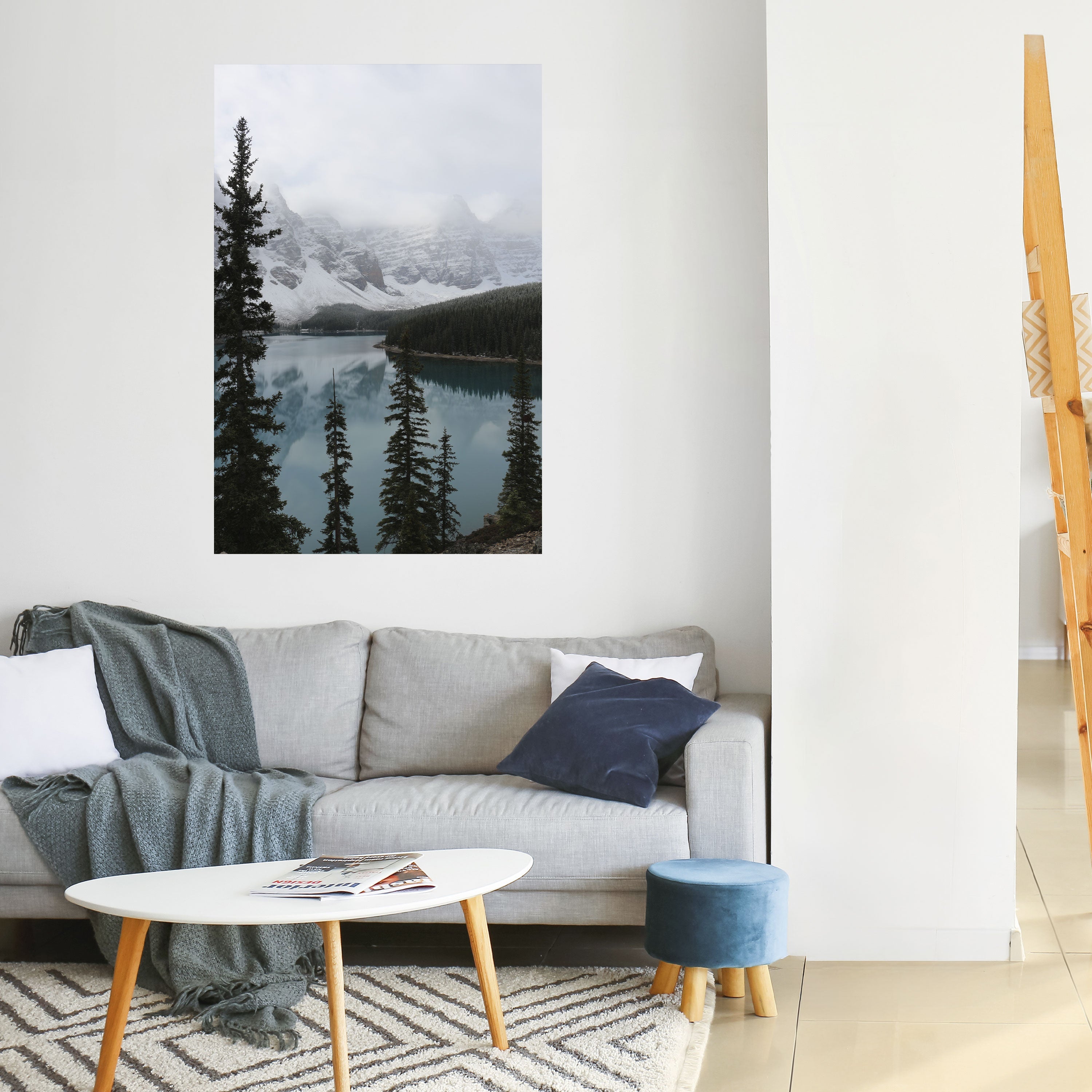 MISTY FOREST BOUNDARIES Vertikales Poster zum Abziehen und Aufkleben