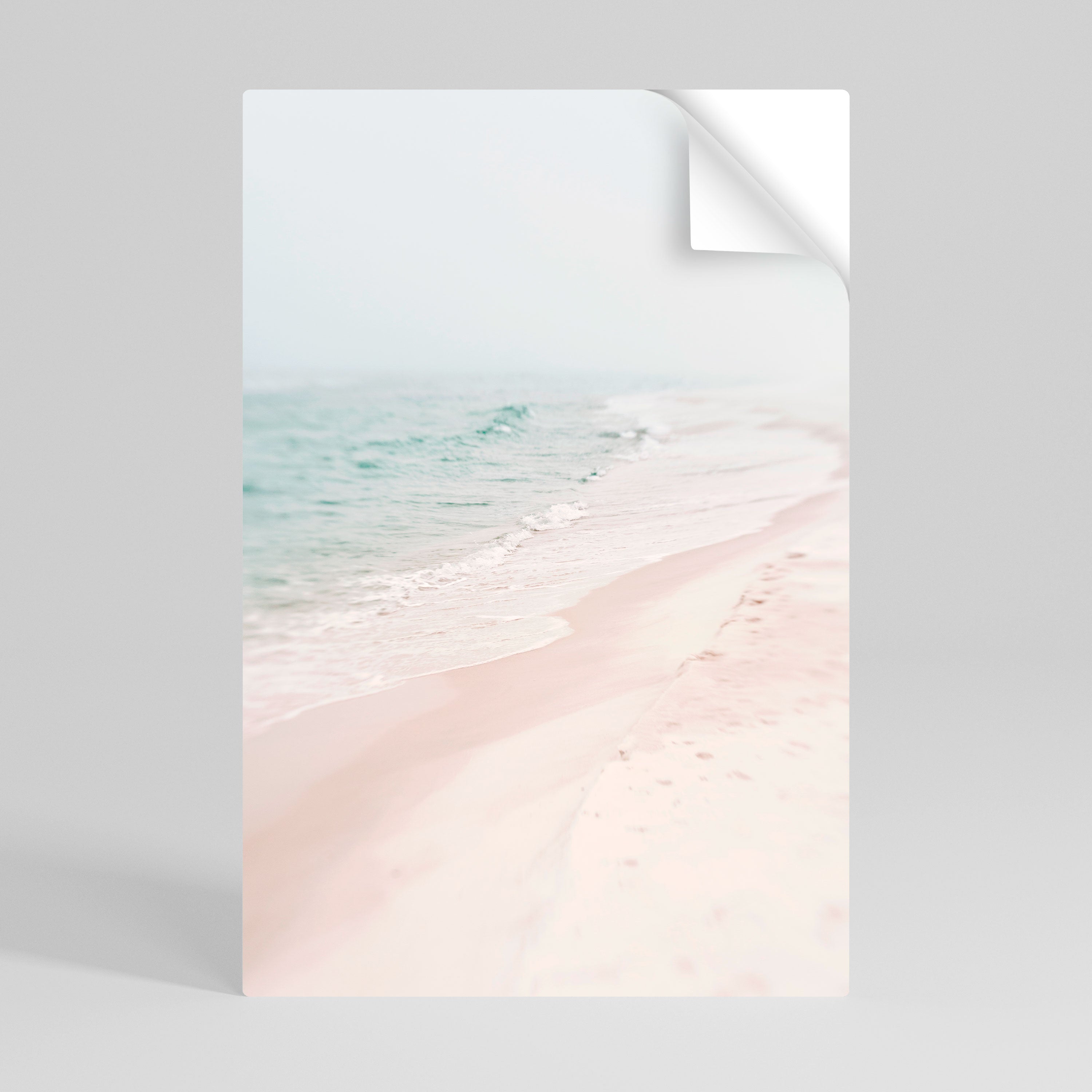 MISTY SHORELINE BLISS Vertikales Poster zum Abziehen und Aufkleben