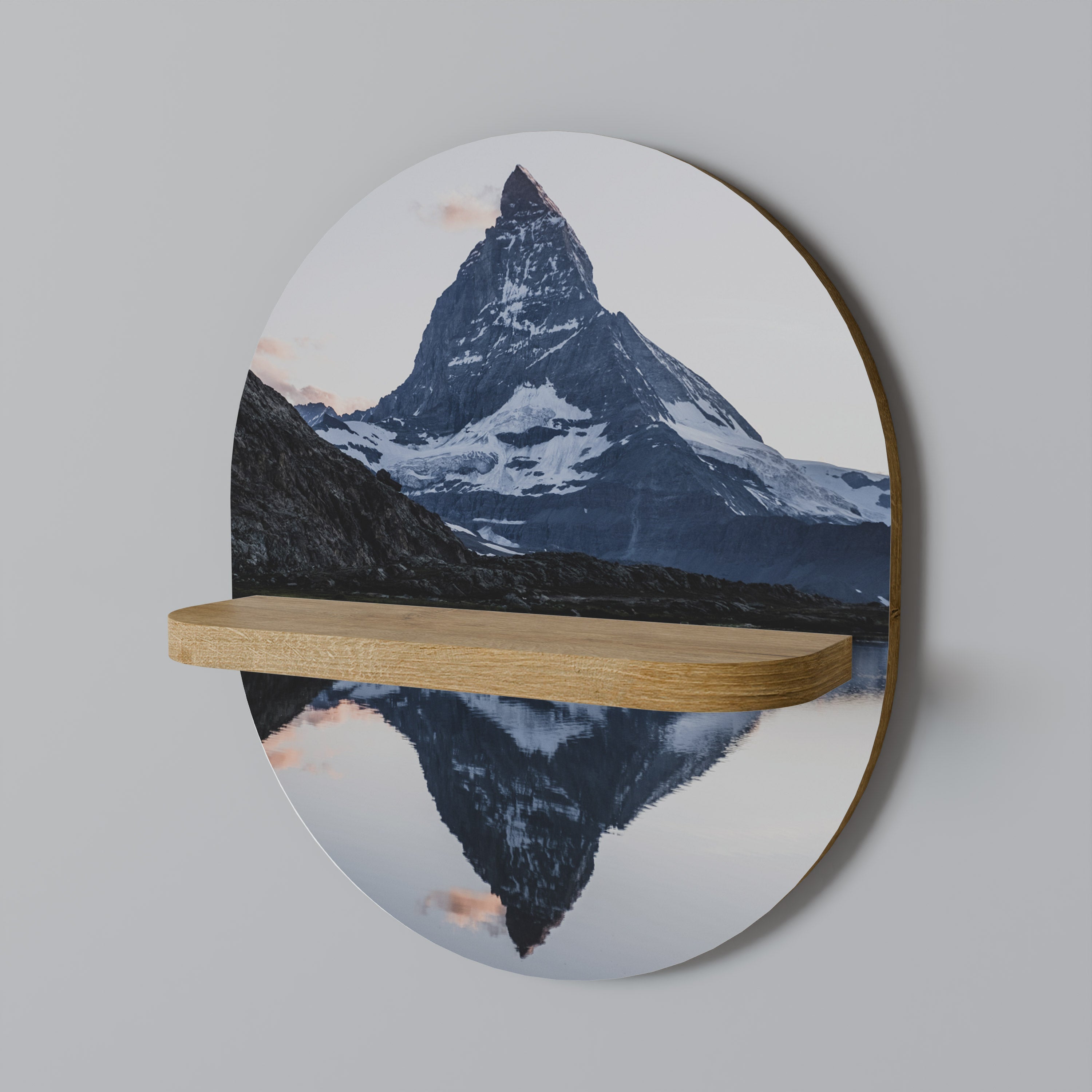 MEMORY OF MATTERHORN Ovales Kunstregal in Eichenoptik