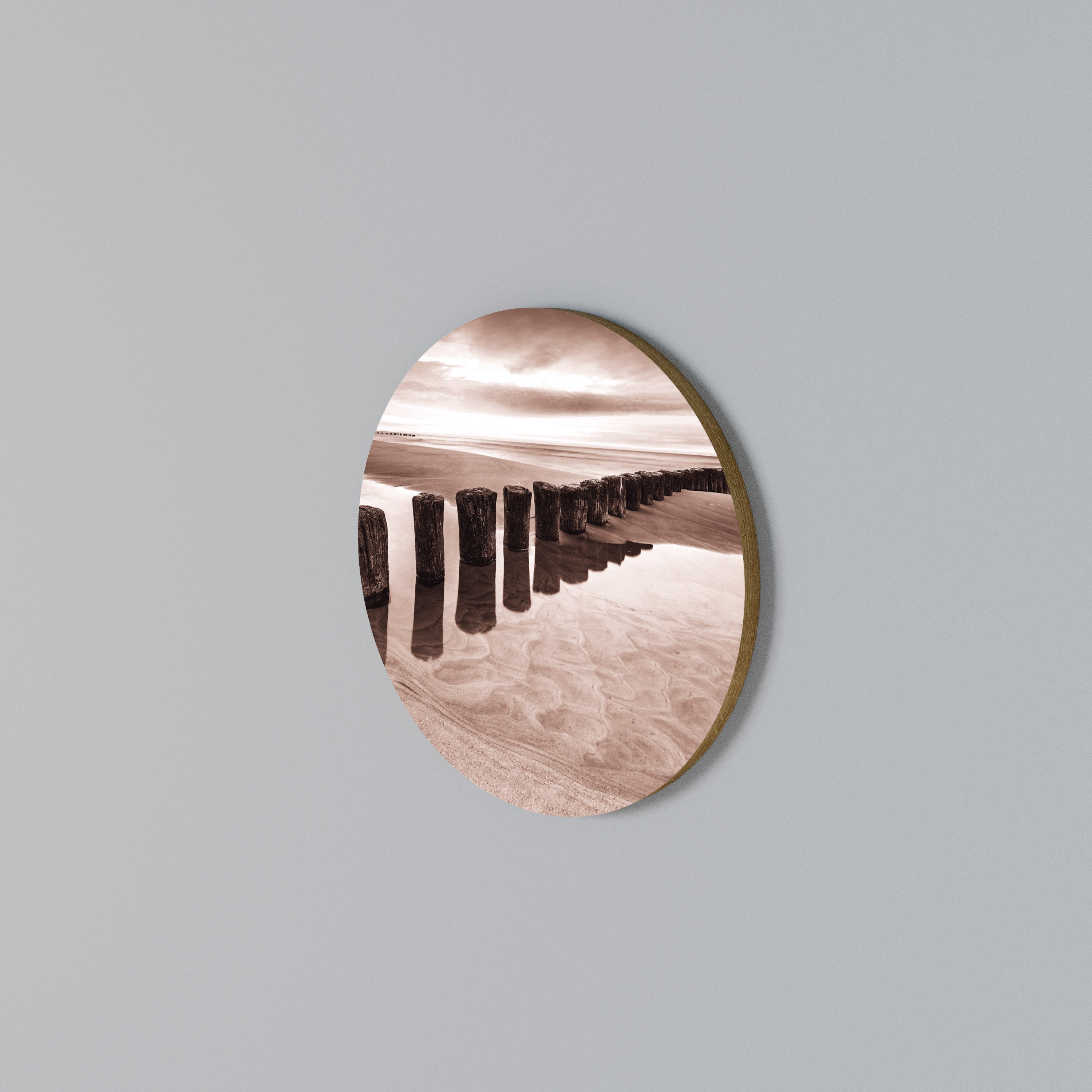 SERENE SHORELINE SEQUENCE Round Wall Art