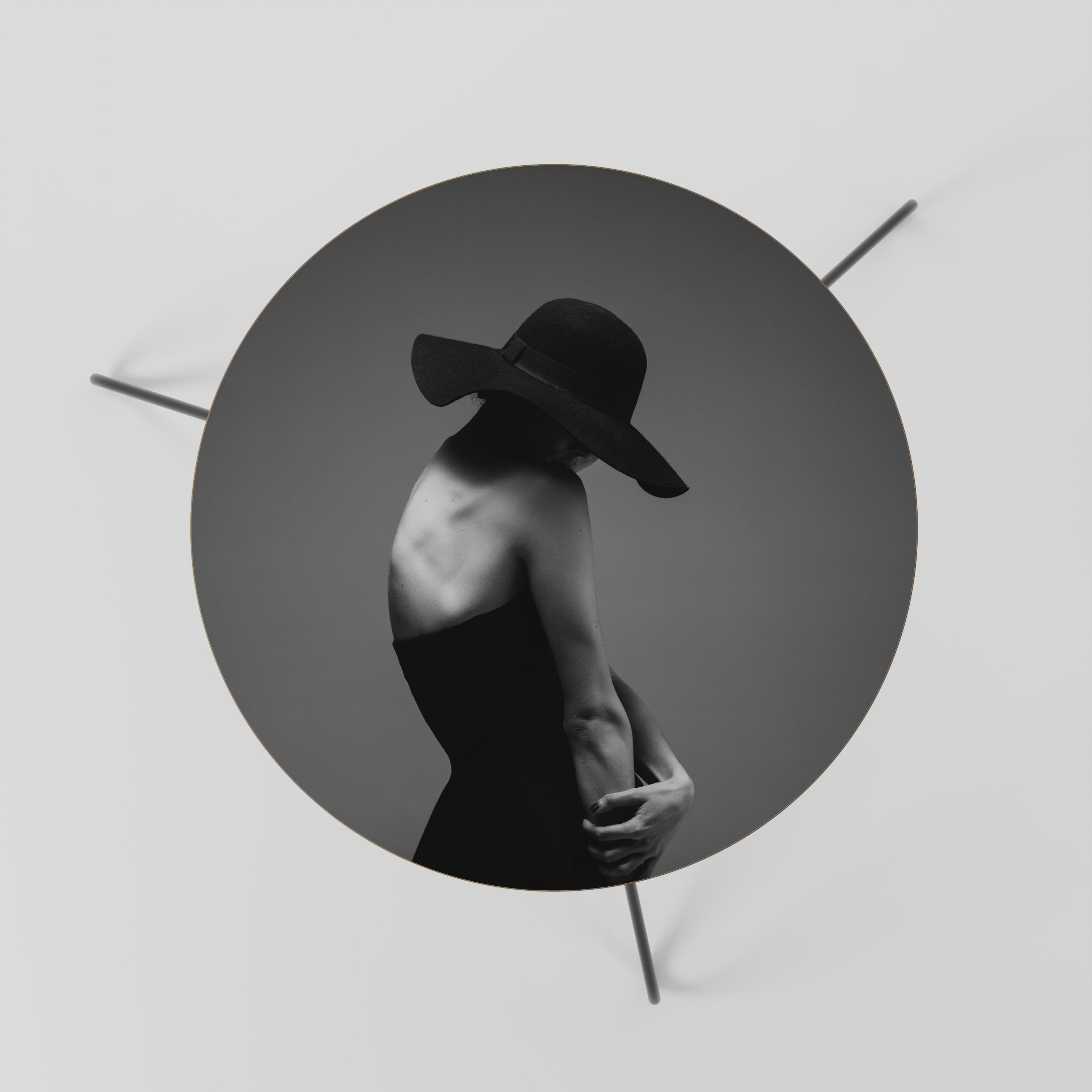 SILHOUETTE OF MYSTERY Couchtisch 60