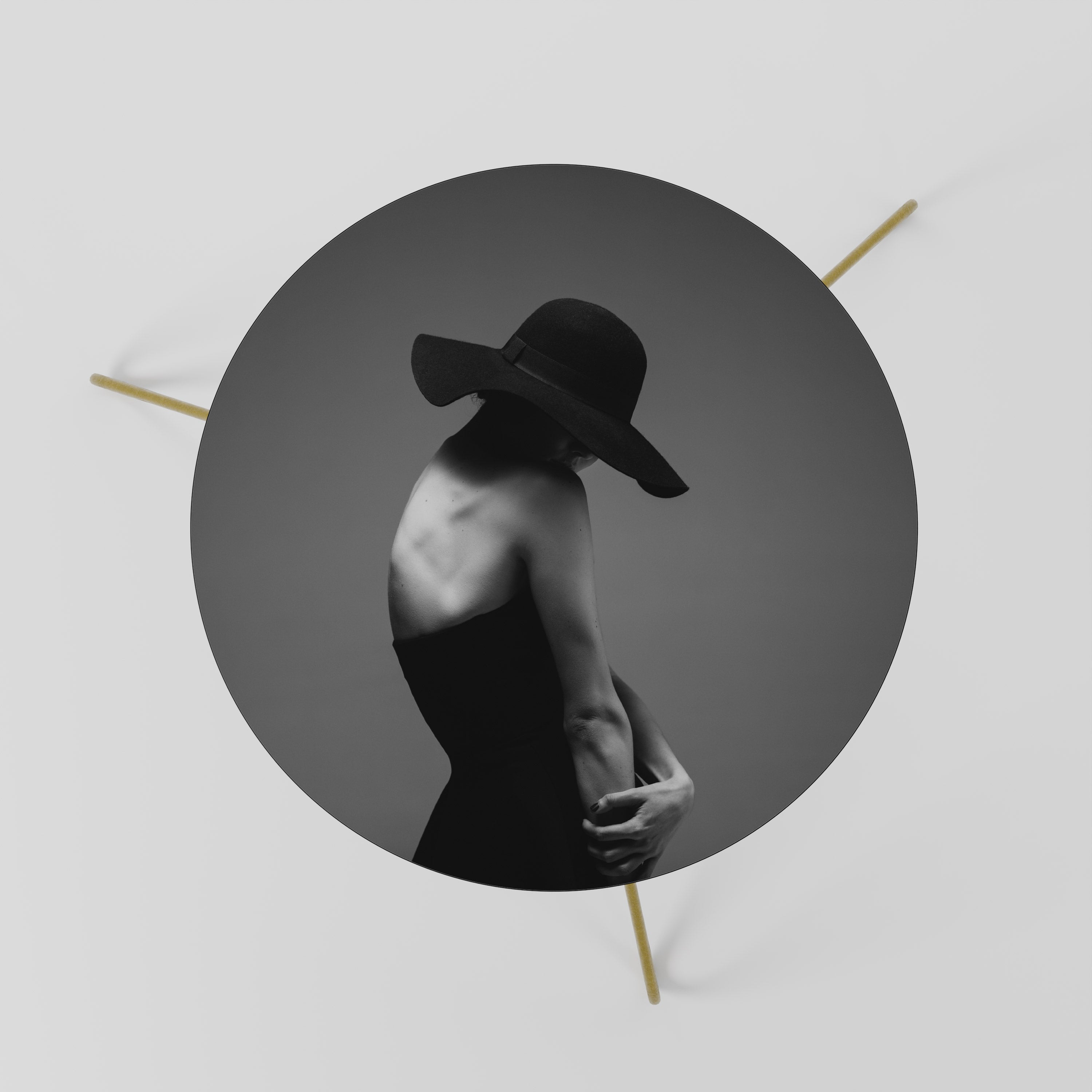 SILHOUETTE OF MYSTERY Couchtisch 60