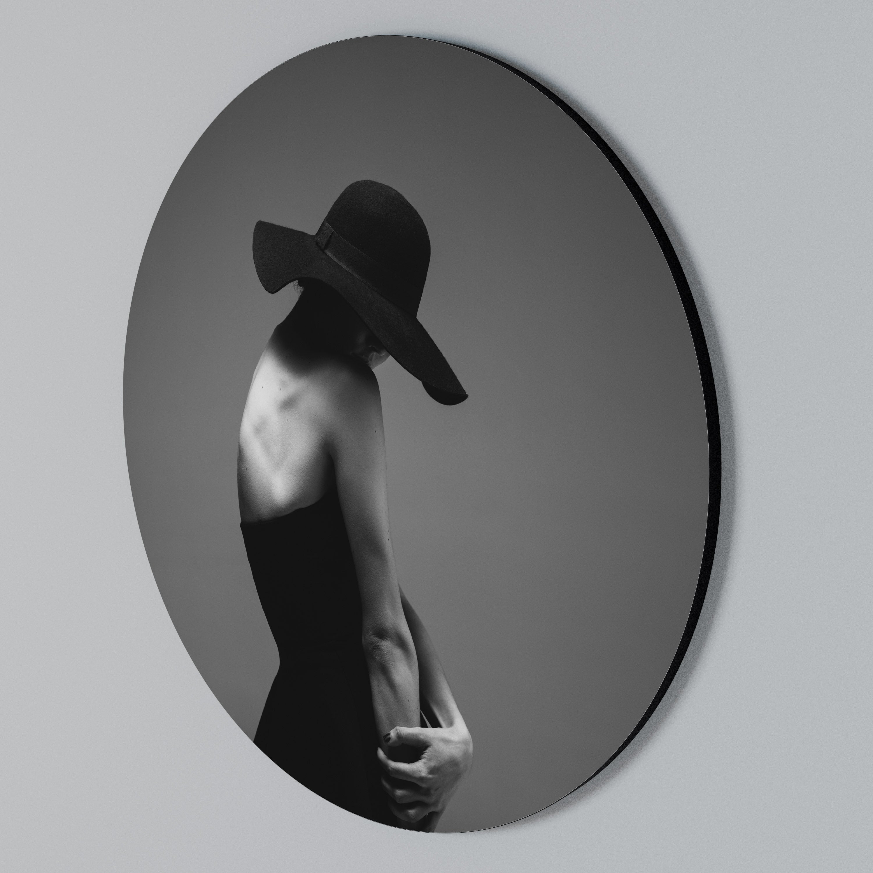 SILHOUETTE OF MYSTERY Round Wall Art