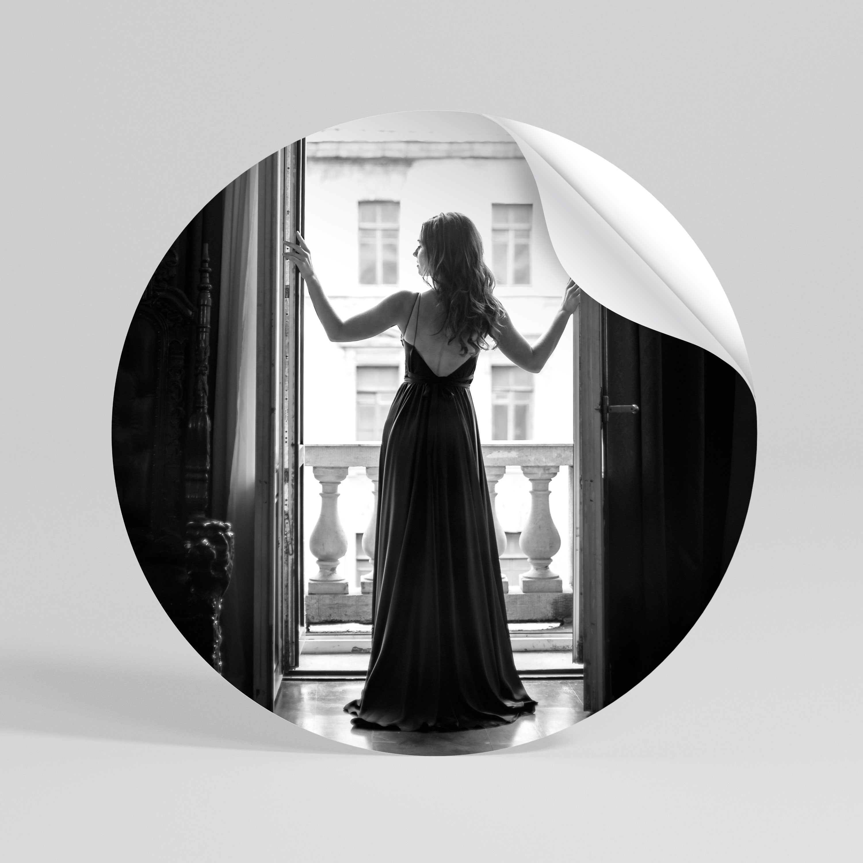 WINDOW TO WONDERS Peel and Stick Round Sticker