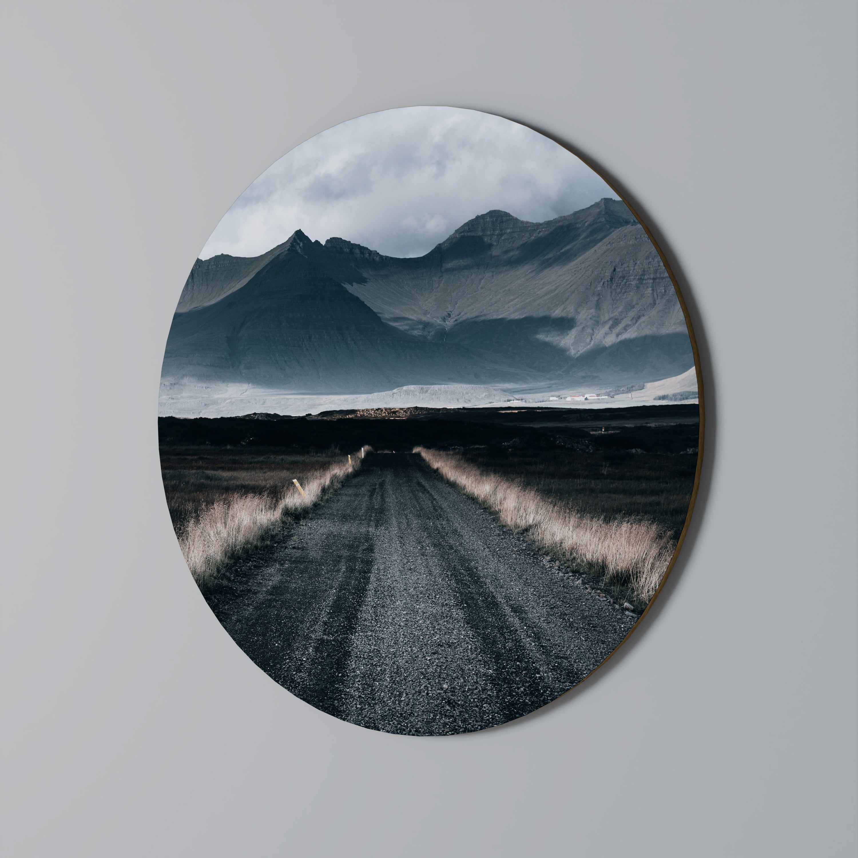 FOGBOUND HEIGHTS Runde Wanddekoration Ø 69 cm