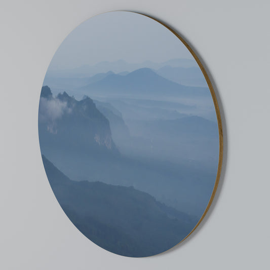 MISTY MOUNTAIN WHISPER Rundes Wandbild