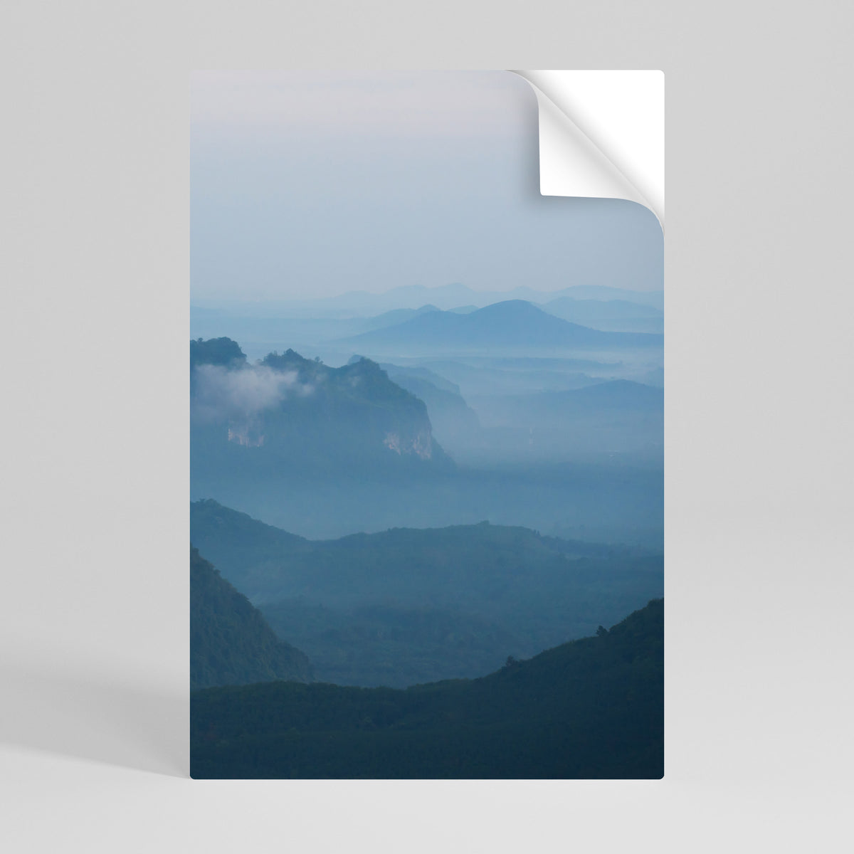 MISTY MOUNTAIN WHISPER Selbstklebendes Poster - Hochformat