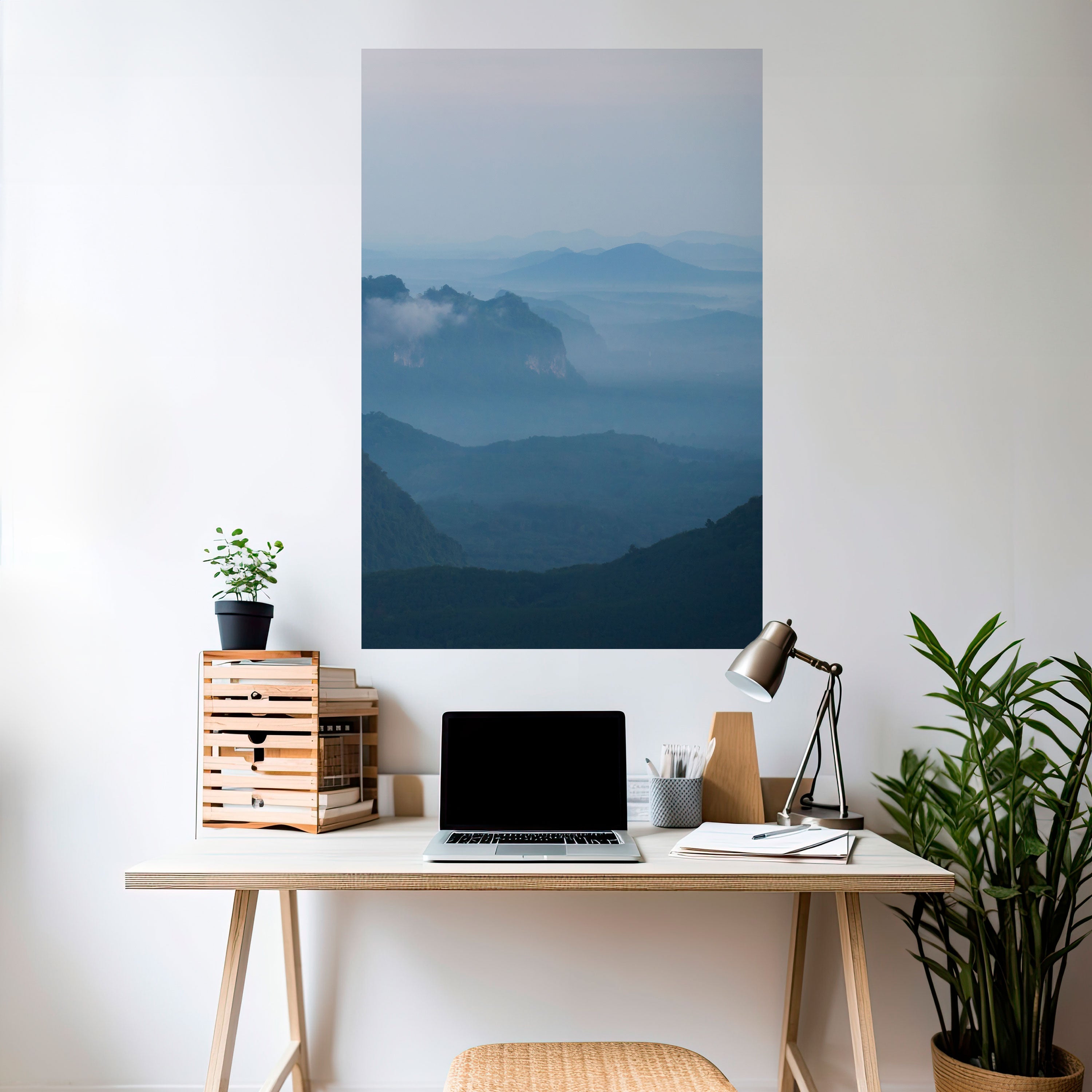 MISTY MOUNTAIN WHISPER Vertikales Poster zum Abziehen und Aufkleben