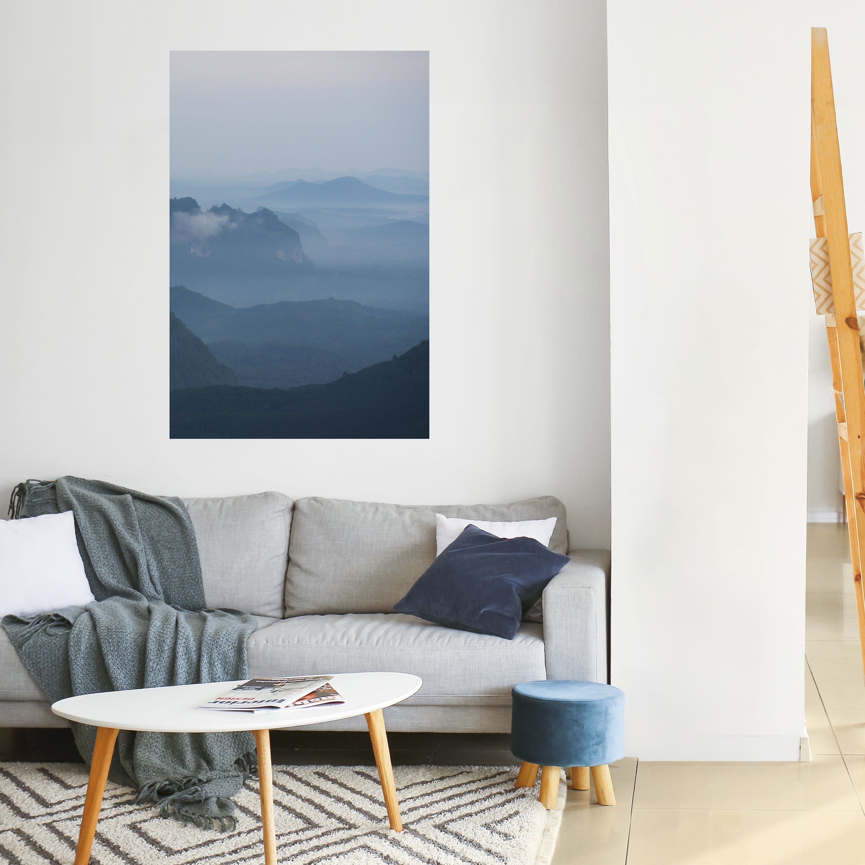 MISTY MOUNTAIN WHISPER Vertikales Poster zum Abziehen und Aufkleben