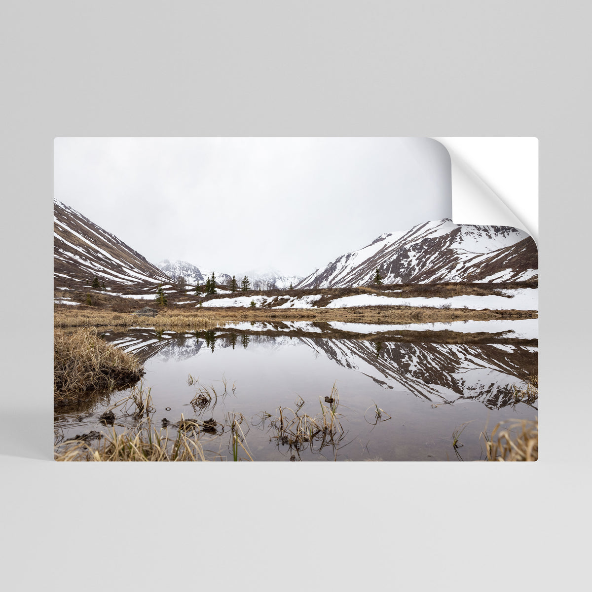 SNOW-KISSED REFLECTIONS Selbstklebendes Horizontal-Poster