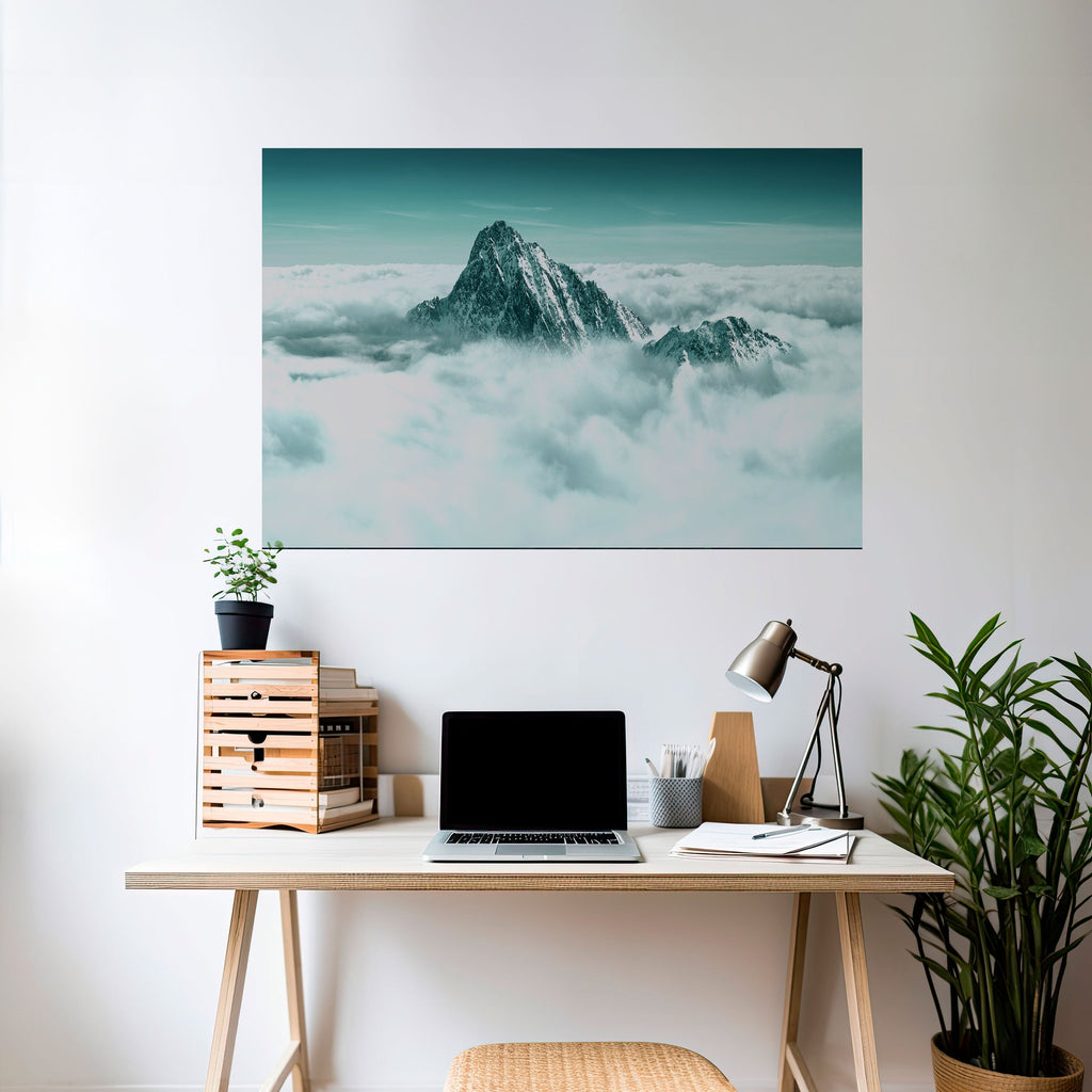 CLOUD-KISSED PEAK Horizontales Poster zum Abziehen und Aufkleben