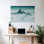 CLOUD-KISSED PEAK Selbstklebendes Horizontal-Poster