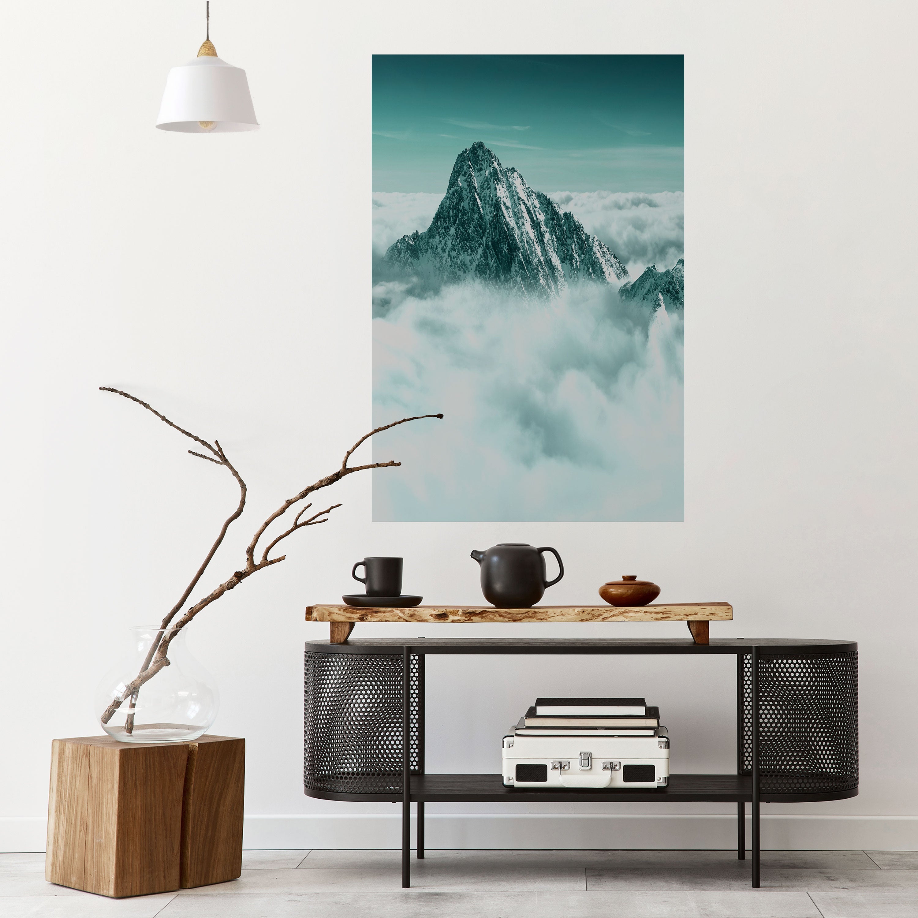 CLOUD-KISSED PEAK Vertikales Poster zum Abziehen und Aufkleben