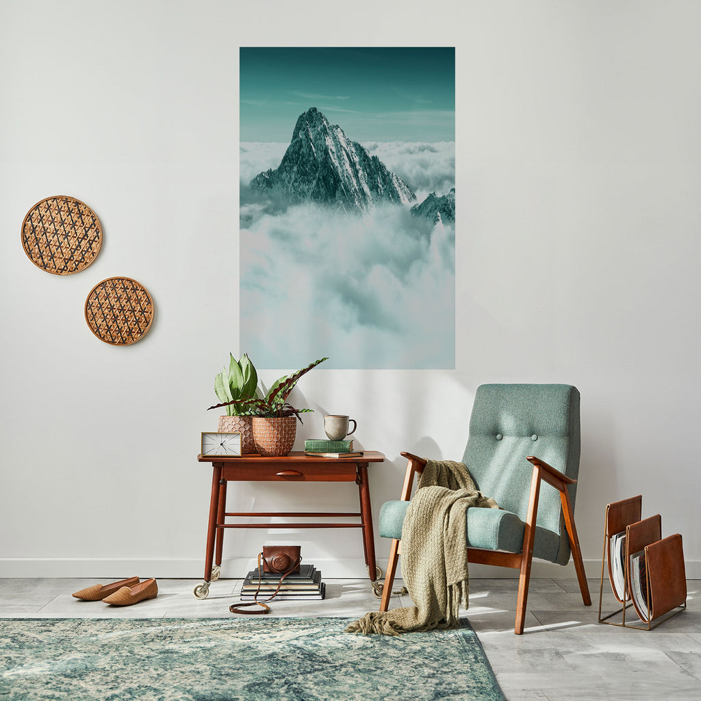 CLOUD-KISSED PEAK Vertikales Poster zum Abziehen und Aufkleben
