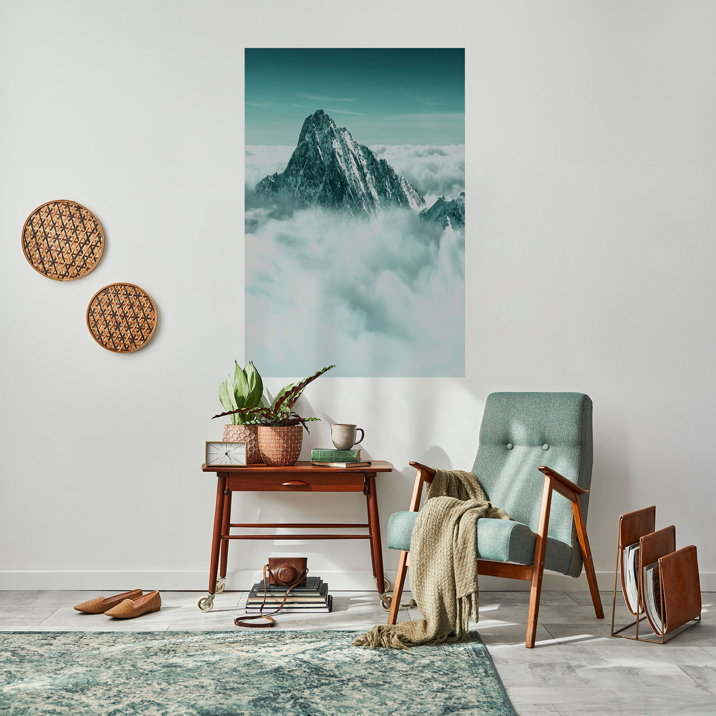 CLOUD-KISSED PEAK Vertikales Poster zum Abziehen und Aufkleben