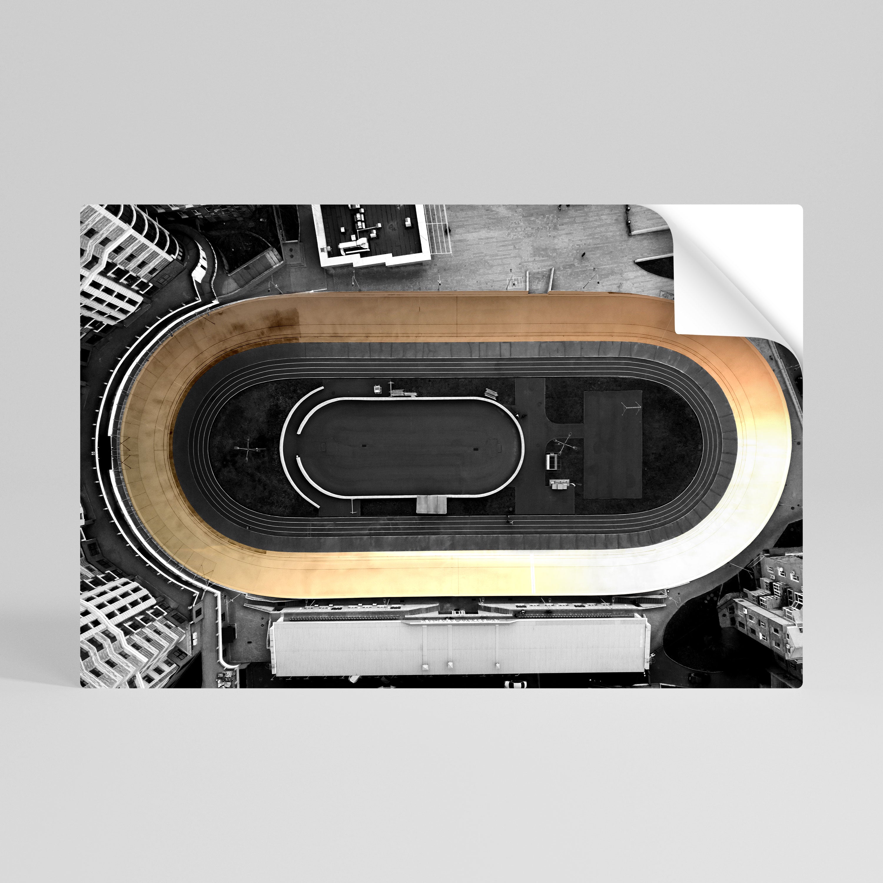 EDGE OF THE TRACK Selbstklebendes Horizontal-Poster