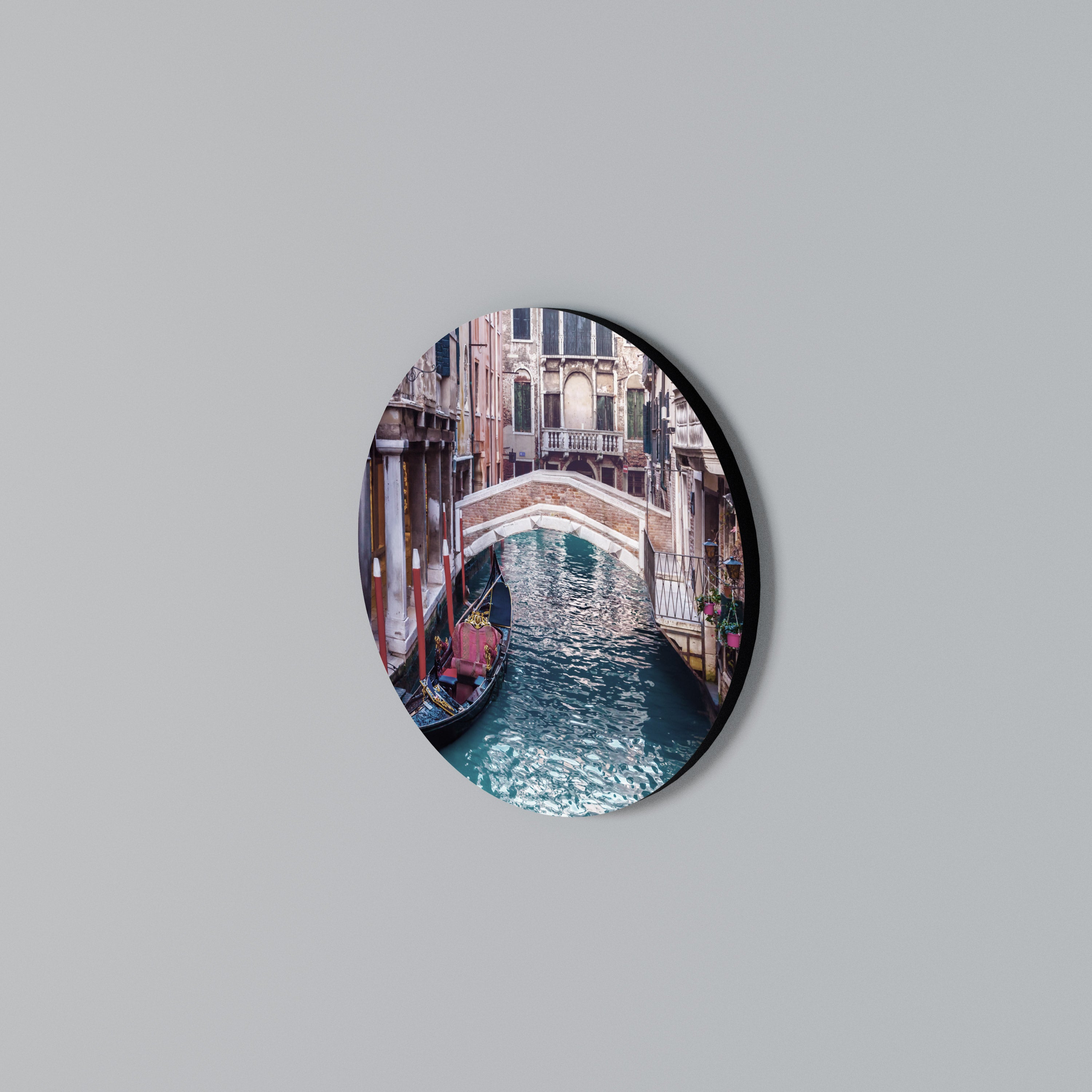 GONDOLA GLIDE Round Wall Art