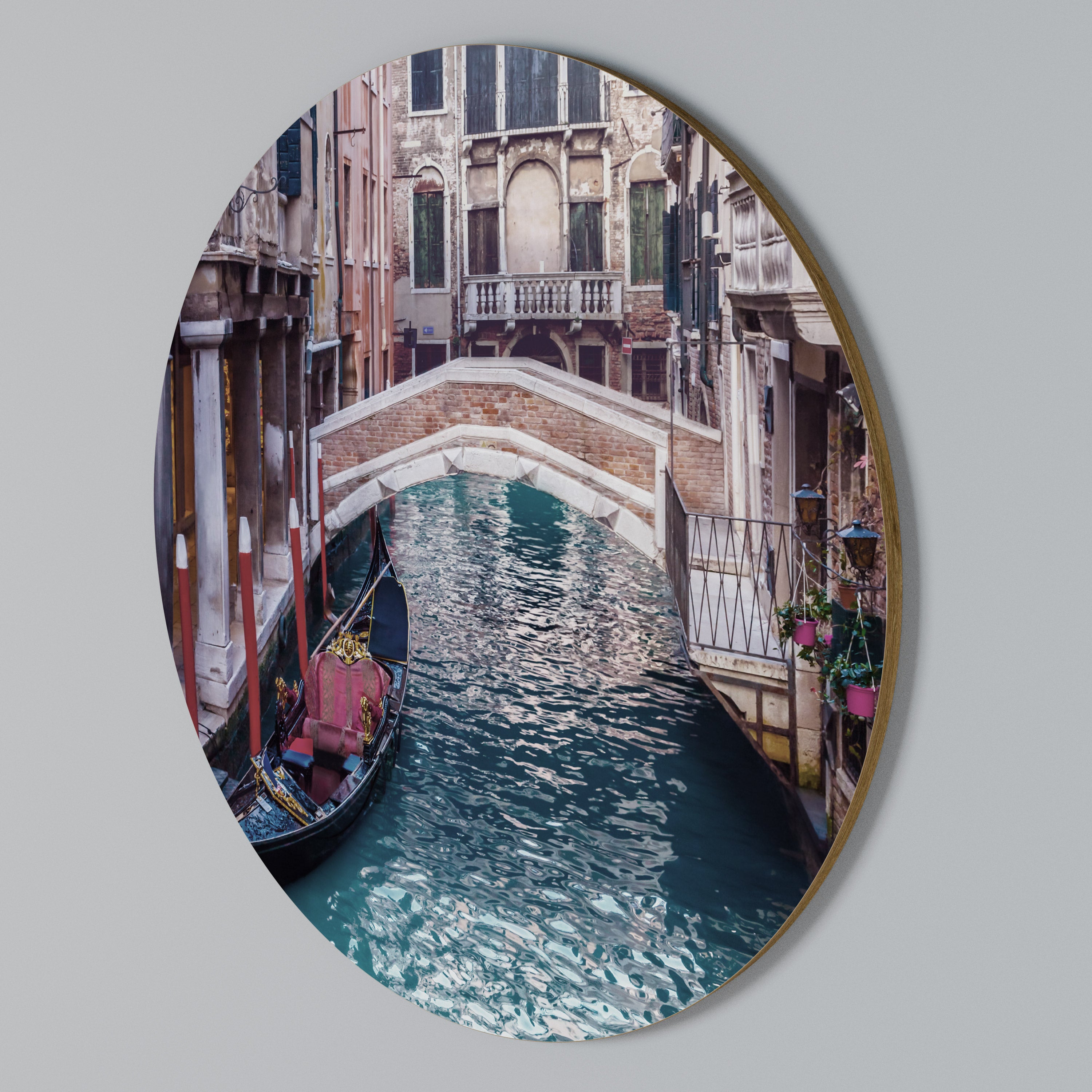 GONDOLA GLIDE Round Wall Art