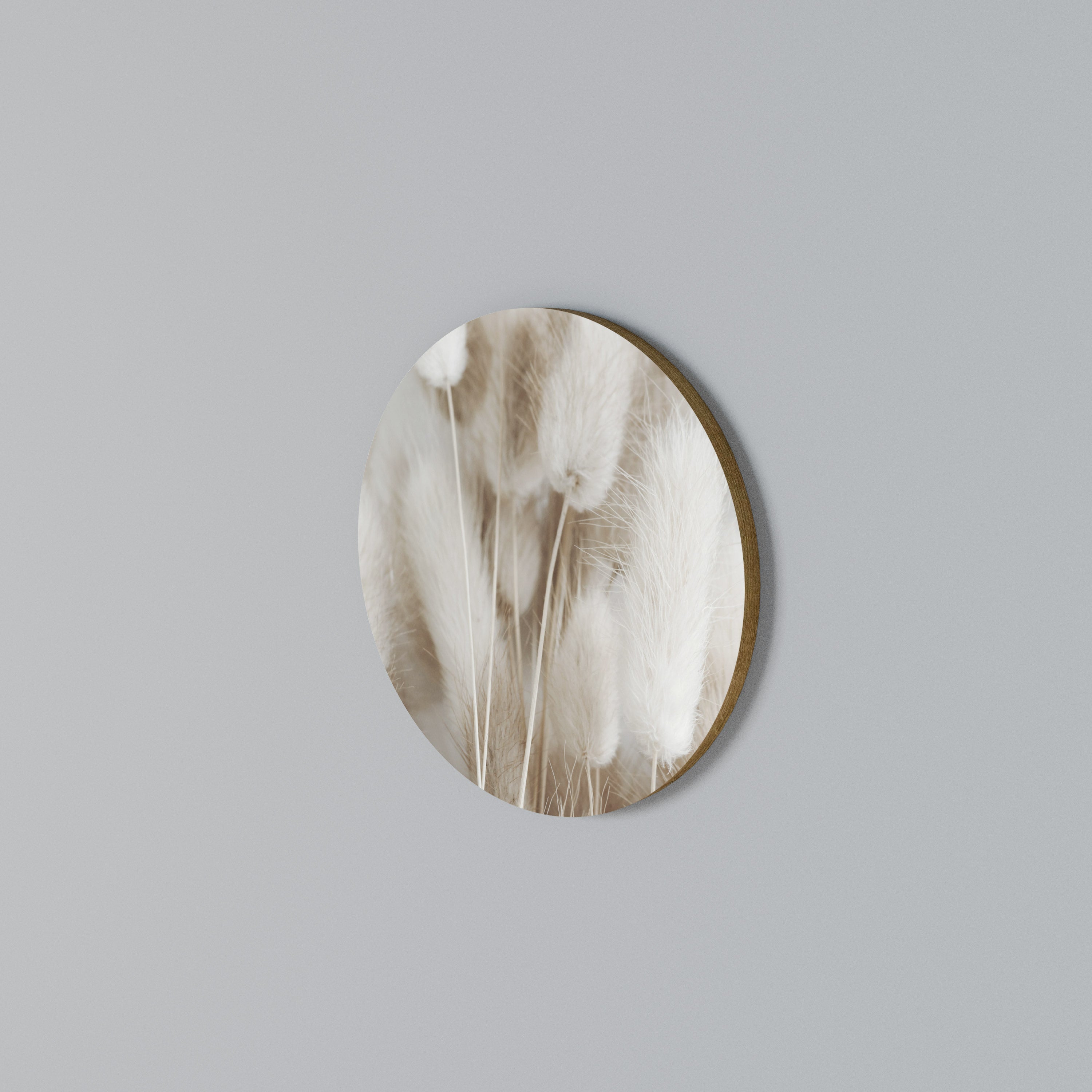 SOFTNESS IN FOCUS Round Wall Art