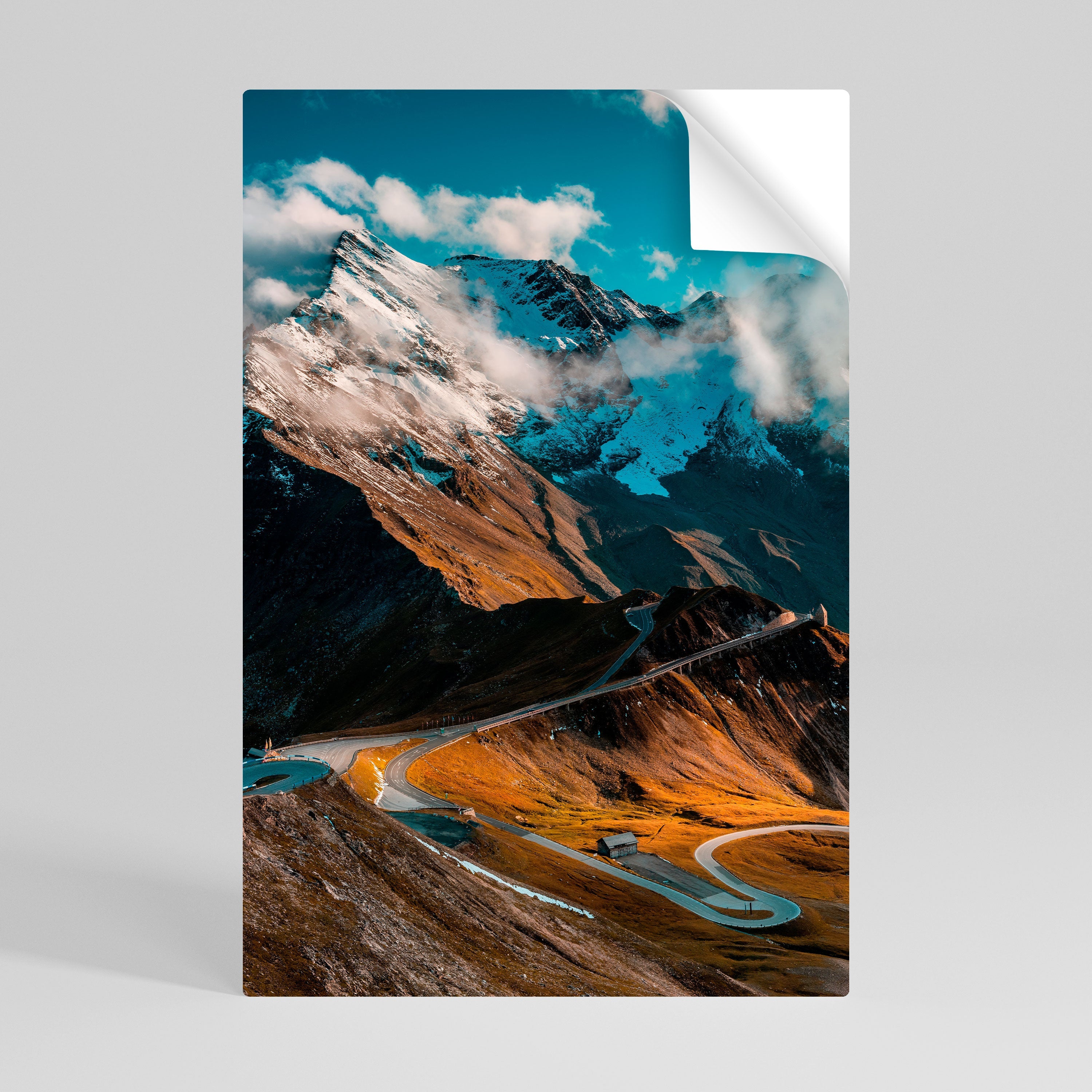MOUNTAIN SERPENTINE Vertikales Poster zum Abziehen und Aufkleben