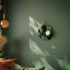 LEAFY ELEGANCE Rundes Kunstregal in Schwarz