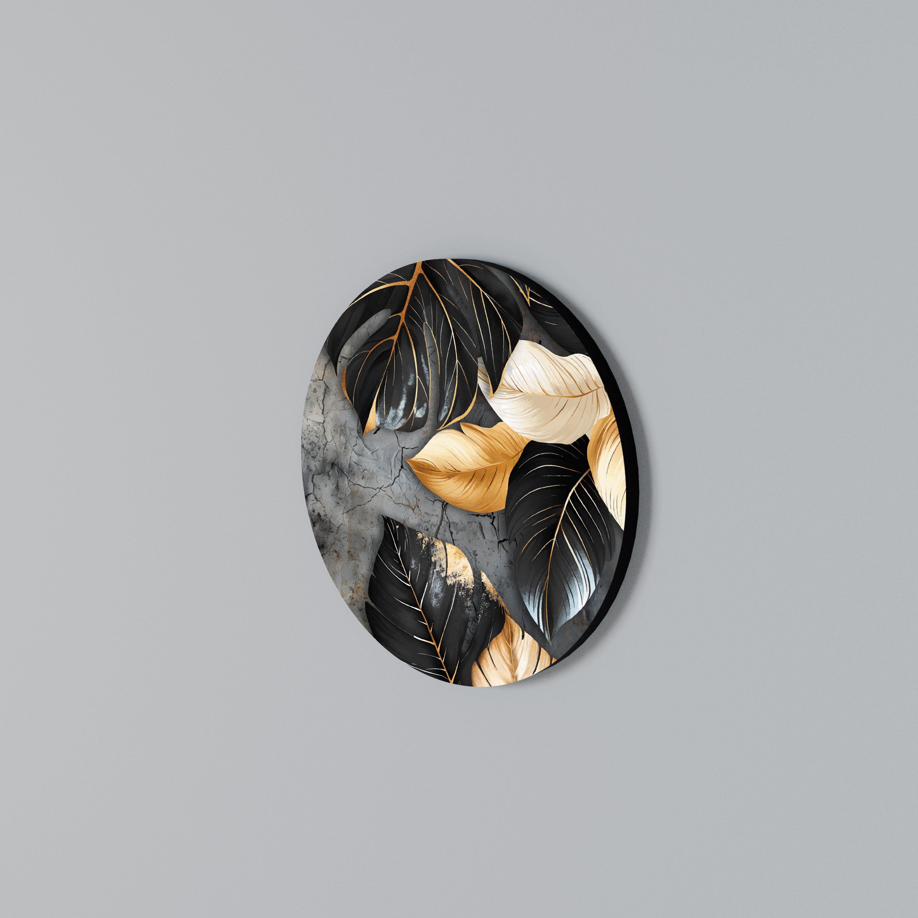 NATURE'S DARK EMBRACE Rundes Wandbild