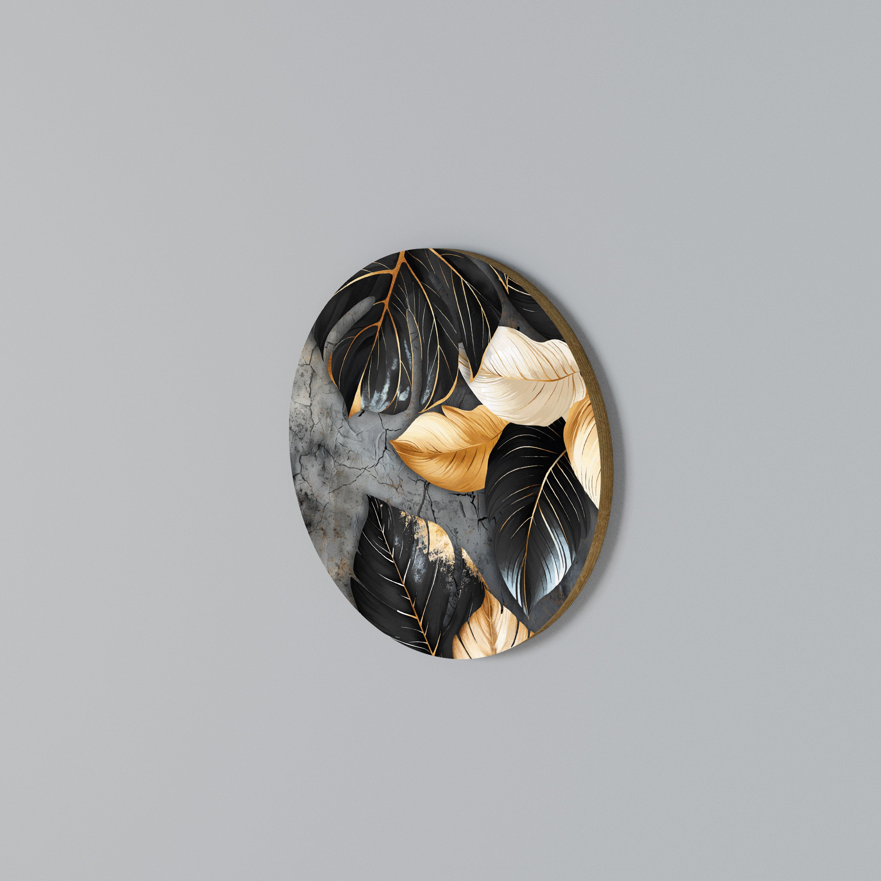 NATURE'S DARK EMBRACE Rundes Wandbild