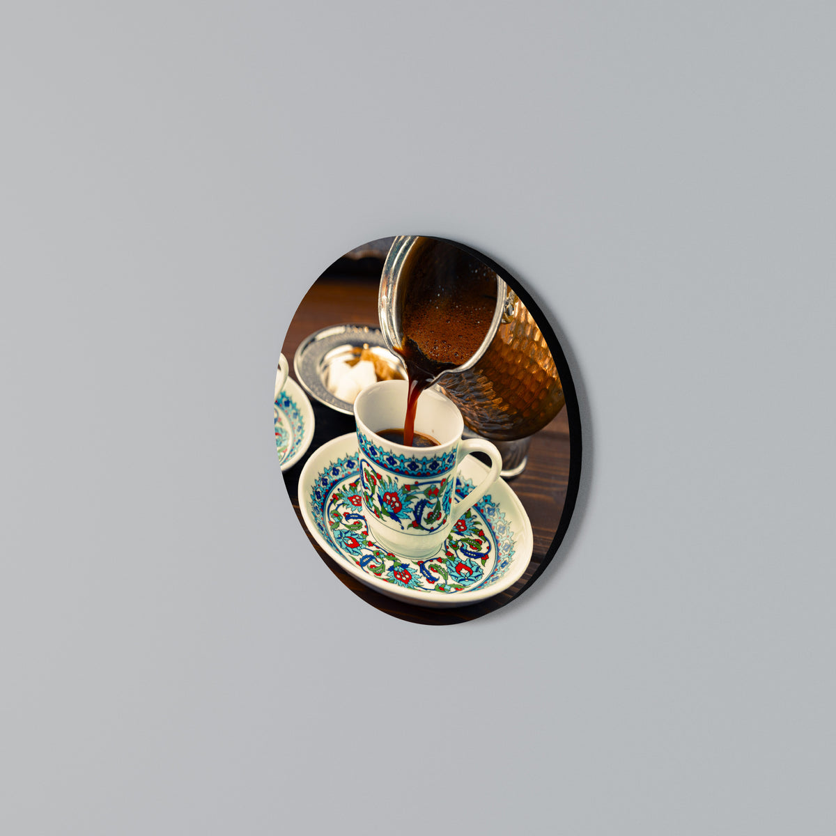 TRADITION IN A CUP Rundes Wandbild