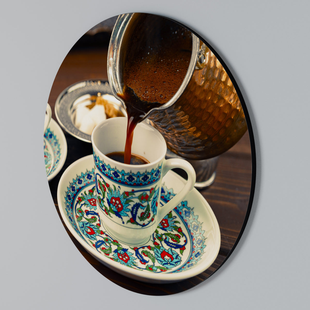 TRADITION IN A CUP Rundes Wandbild