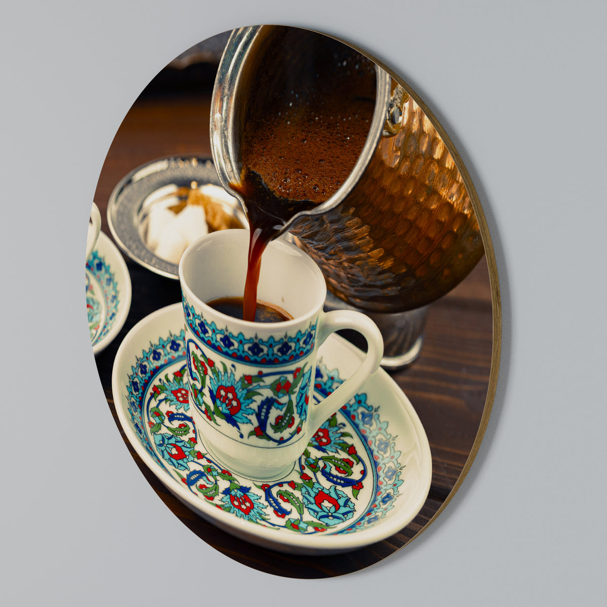 TRADITION IN A CUP Rundes Wandbild