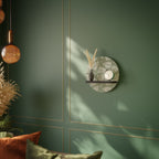 LEAVES ON GREEN Rundes Kunstregal in Schwarz