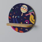 FESTIVE PLEASURES Rundes Kunstregal in Eiche-Optik