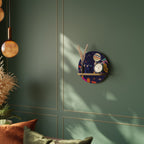 FESTIVE PLEASURES Rundes Kunstregal in Eiche-Optik