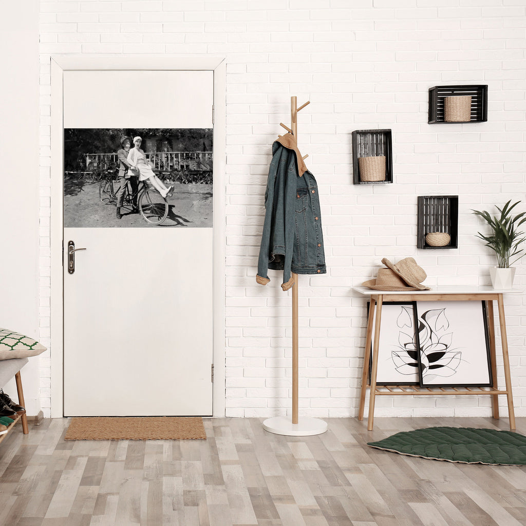 RIDING THROUGH TIME Selbstklebendes Horizontal-Poster