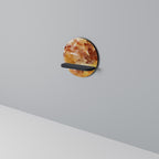 TRACES OF AUTUMN Rundes Kunstregal in Schwarz