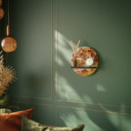 TRACES OF AUTUMN Rundes Kunstregal in Schwarz